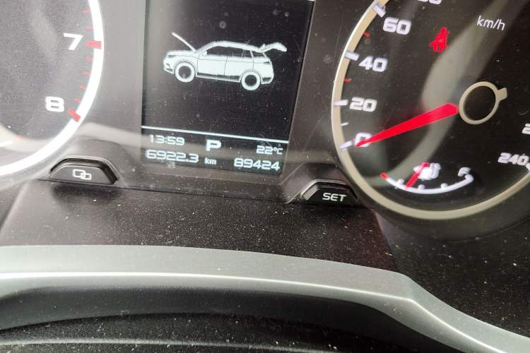 Used Geely Auto Emgrand X7 Sport 2018 1.8TD Automatic Two-Wheel Drive Zhiya Model Odometer Close Up