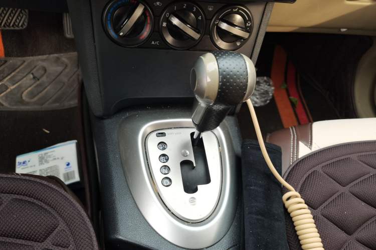 Used Nissan Qashqai 2012 2.0 XL Fire CVT 2WD Gear Lever