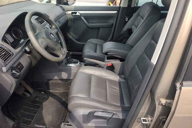 Used Volkswagen Touran 2015 1.4T DSG Comfort Edition 5 Seats Left Front Seat