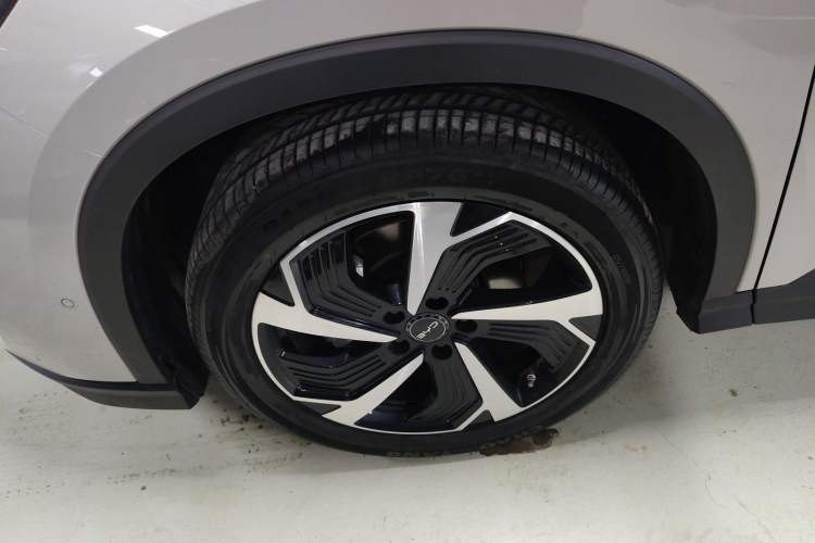 Used BYD Sealion 05 DM-i 2025 DM-i Smart Drive 115KM Flagship Model Left Front Wheel Hub