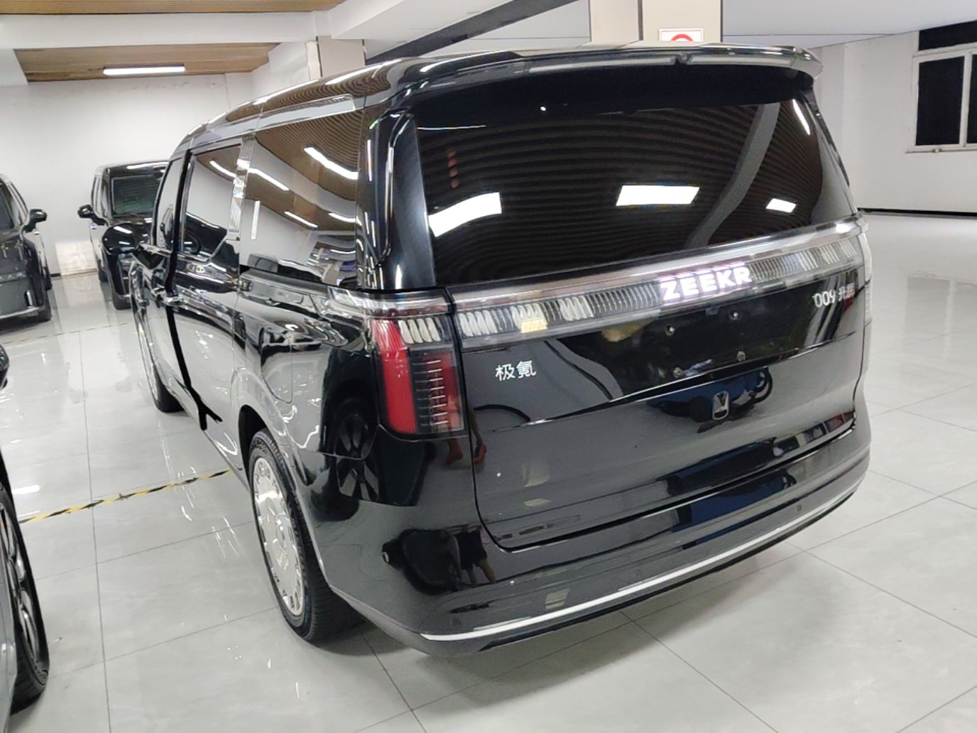 Zeekr 009 2024 GAC Trumpchi — снимка 4
