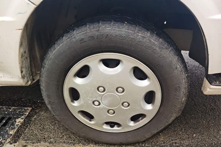 Used Jinbei Hiace 2016 2.0L Express Series Standard Version V19
