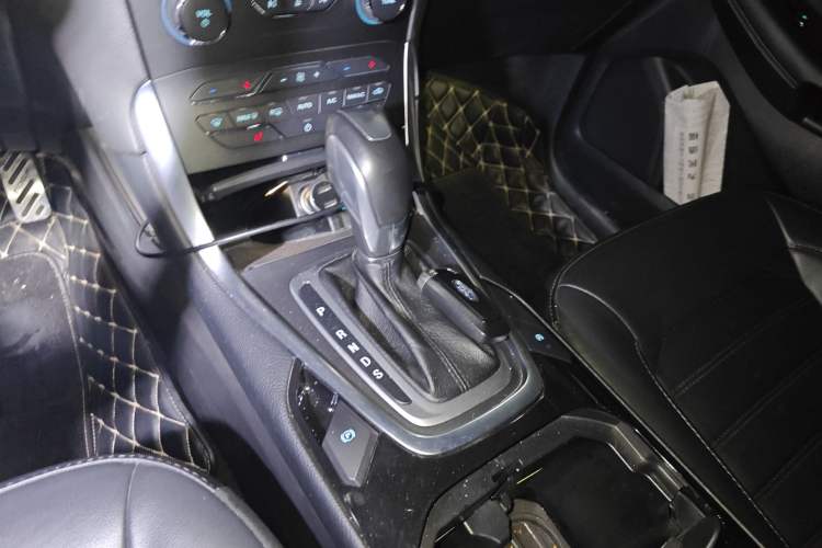 Used Ford Edge 2018 EcoBoost 245 Two-Wheel-Drive Titanium 7-Seater China VI Standard