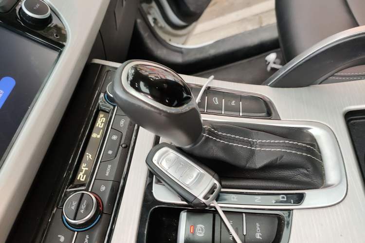 Used Geely Auto Emgrand X7 Sport 2018 1.8TD Automatic Two-Wheel Drive Smart Connect 4G Internet Edition
