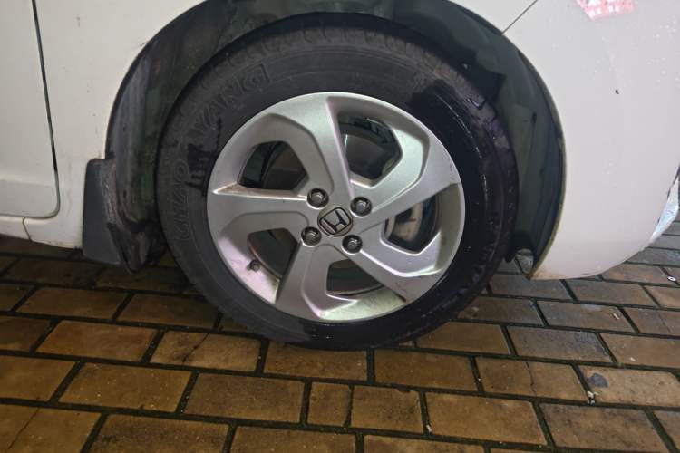 Used Honda Fit 2016 1.5L LX CVT Comfort Model Right Front Wheel Hub