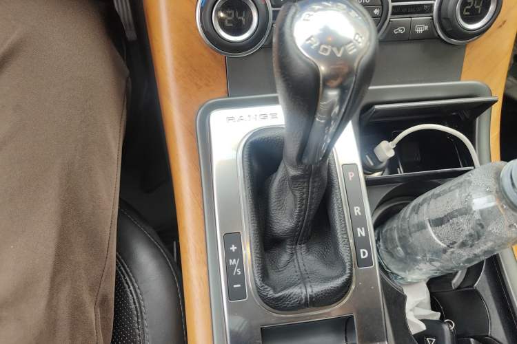 Used Land Rover Range Sport 2012 3.0 TDV6 HSE Diesel Edition Gear Lever