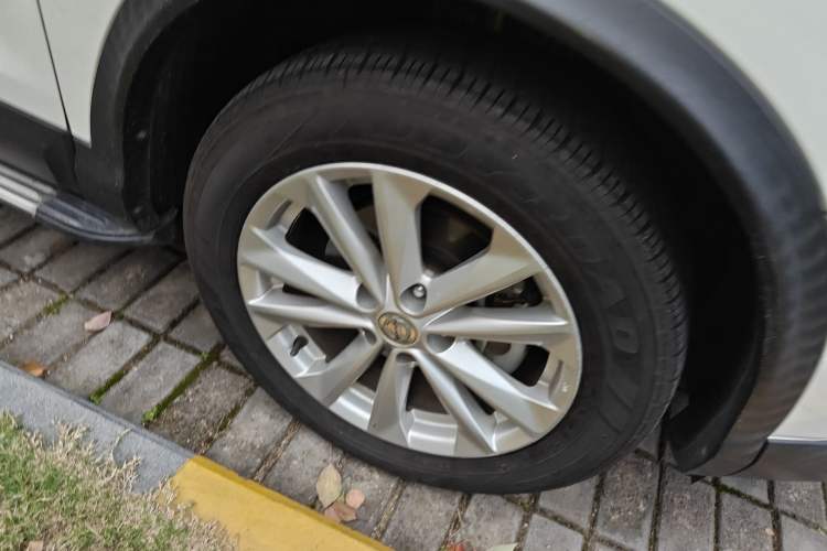 Used Nissan Qashqai 2016 2.0L CVT Elite Edition Right Front Wheel Hub