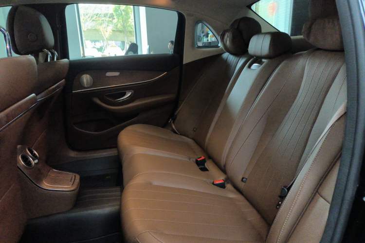 Used Mercedes-Benz E-Class 2023 Updated E 300 L Fashion Edition Left Rear Seat