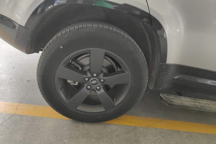 Used Land Rover Defender 2023 Facelift 110 3.0T P400 X-DYNAMIC HSE Right Rear Wheel Hub