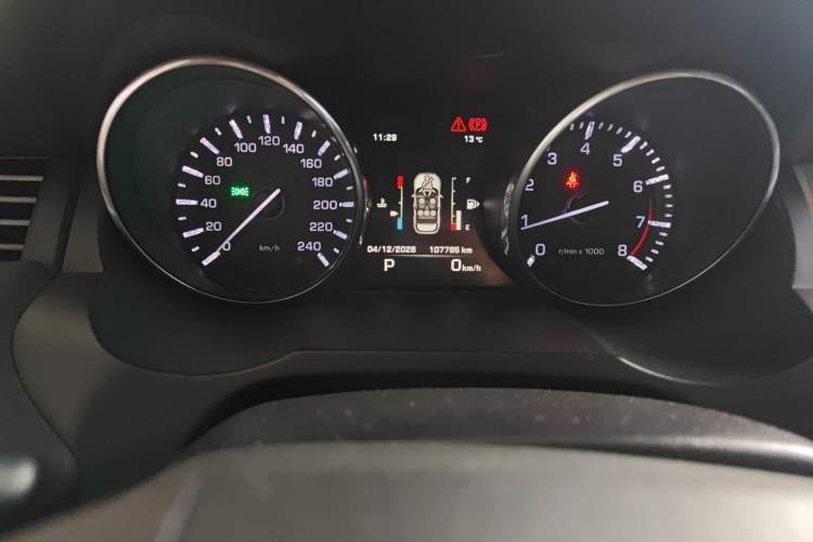 Used Land Rover Range Evoque 2015 2.0T Five-Door Zhiyao Edition Odometer Close Up