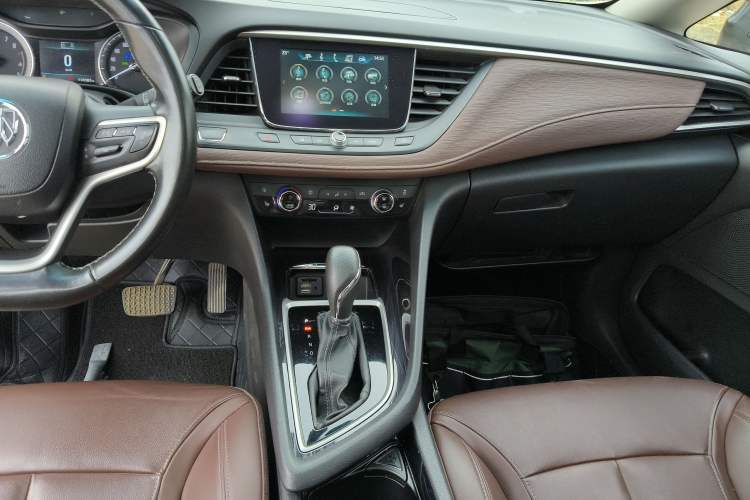 Used Buick GL6 2018 18T 6-Seater Luxury Model Audio And AC Panel