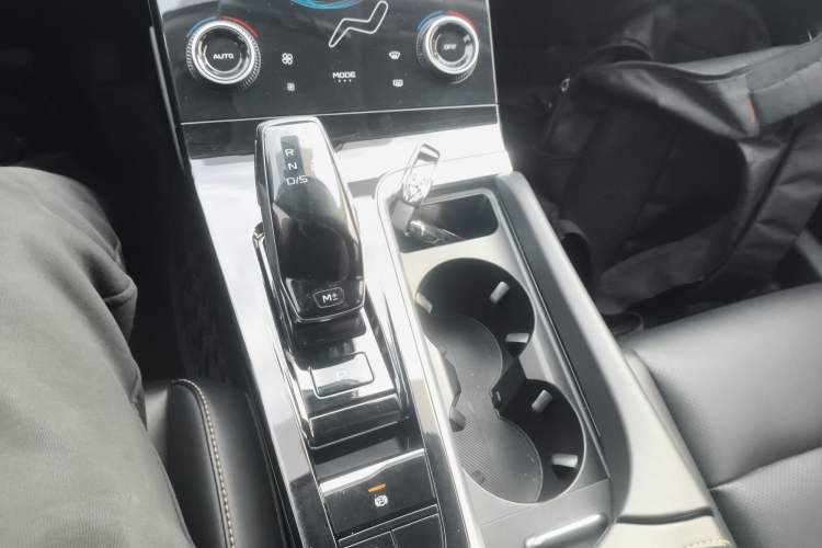 Used Bestune B70 2023 Third Generation 1.5T Automatic Enjoyment Version 70th Anniversary Edition