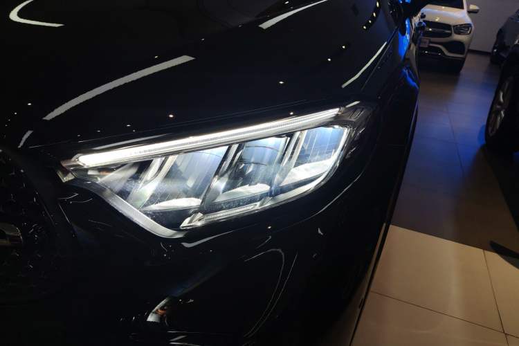 Used Mercedes-Benz GLC Coupe 2025 GLC 260 4MATIC Coupe SUV Left Front Headlight