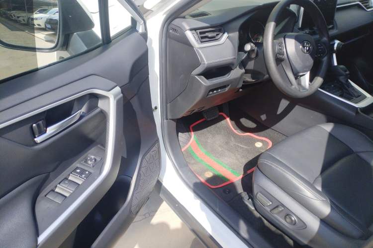 Used Toyota Wildlander 2020 2.0L CVT 4x4 Luxury Edition
