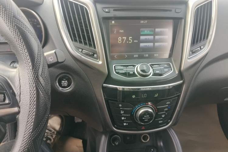 Used CHANGAN CS75 2014 1.8T Automatic Elite Model China IV Standard Audio And AC Panel