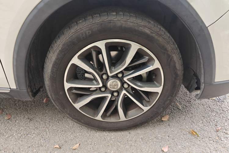 Used Baojun 730 2017 1.5T Manual Prestige Version 7 Seats Right Front Wheel Hub