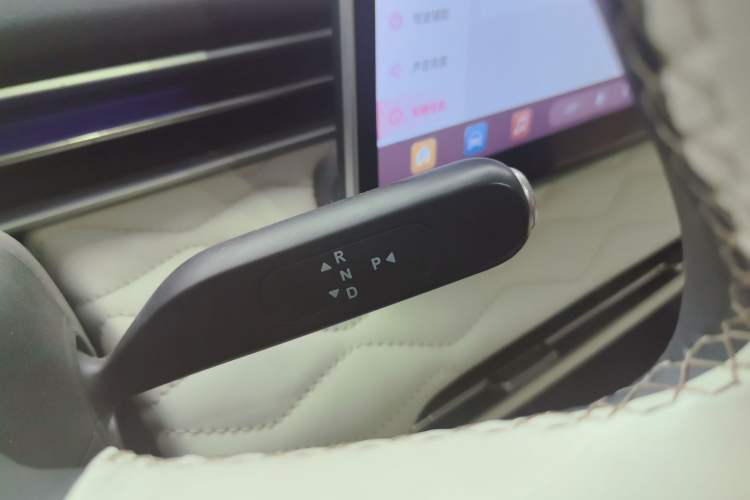 Used Dongfeng NAMMI 01 2024 430 Max Smart+ Gear Lever