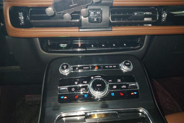 Used Lincoln Nautilus 2021 2.0T Four-Wheel Drive Luxury Edition Gear Lever