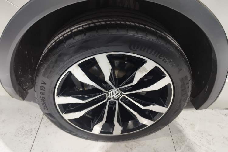 Used Volkswagen Tiguan L 2019 Restyled 330TSI Automatic Two-Wheel Drive R-Line Flagship Version China VI Standard