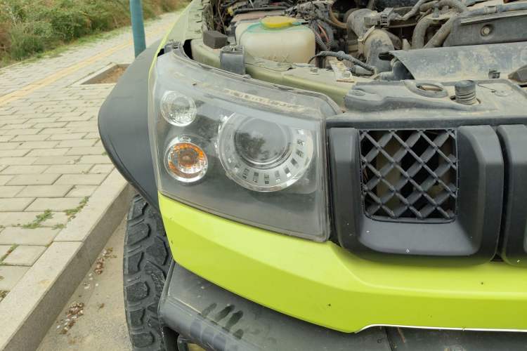 Used BAIC Off-Road BJ40 2016 2.3T Automatic Four-Wheel Drive Premium Edition Right Front Headlight