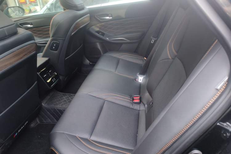 Used Toyota Avalon 2024 Dual-Motor 2.0L Luxury Edition