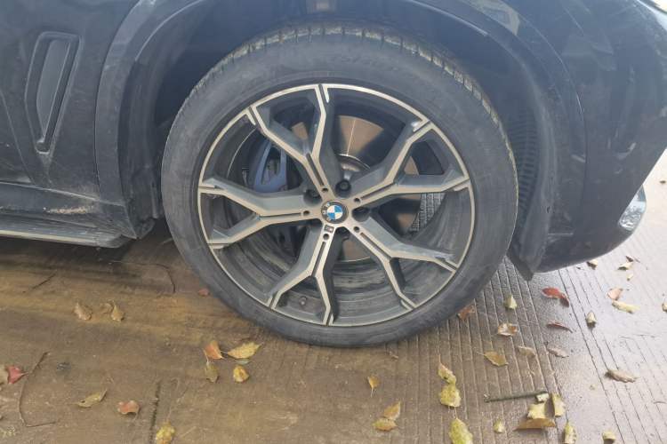 Used BMW X5 2021 Restyled xDrive40i Luxury Version M Sport Package Right Front Wheel Hub