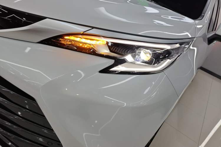 Used Toyota SIENNA 2026 Model 2.5L Dual-Engine Four-Wheel-Drive Prestige Edition Left Front Headlight