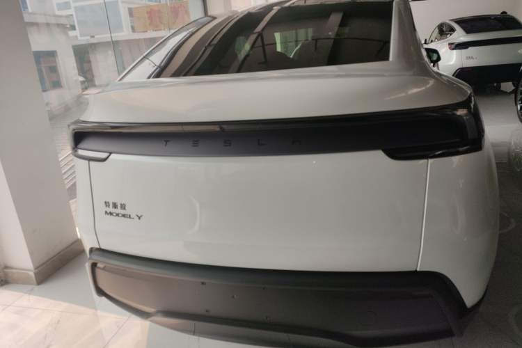 Used Tesla Model Y 2026 Rear-Drive Model Rear