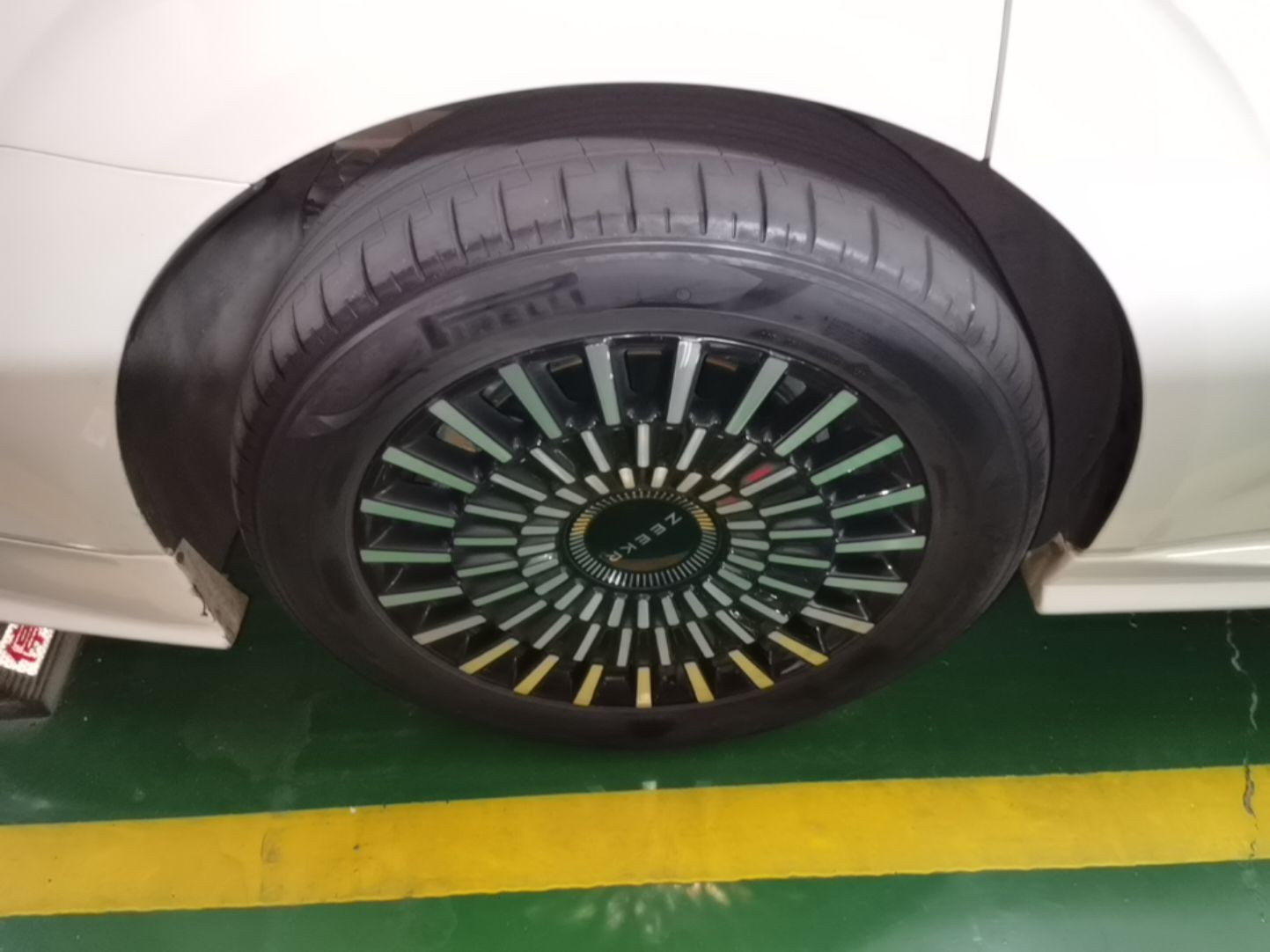 Zeekr 009 2024 7-Seater Aisle Version 108 kWh — снимка 11