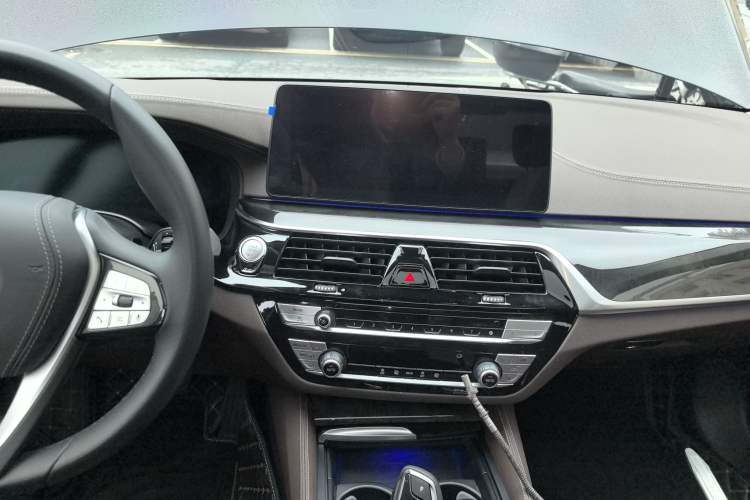 Used BMW 5 Series 2022 Second Facelift 525Li Luxury Package Audio And AC Panel