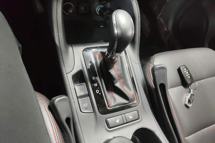 Used CHANGAN CS75 2014 1.8T Automatic Prestige Model China IV Standard Gear Lever