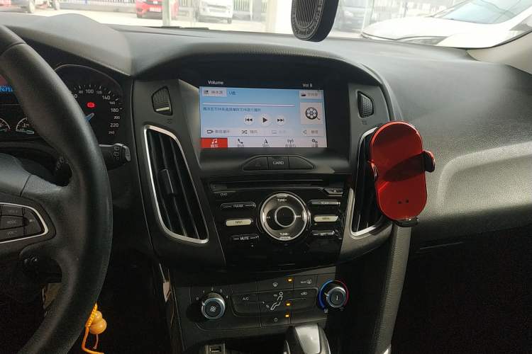 Used Ford Focus 2018 Hatchback Classic 1.6L Automatic Trendy SmartDrive Edition
