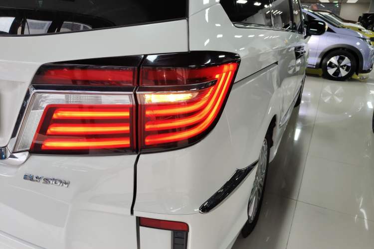 Used Honda Elysion 2016 2.4L Supreme Edition Exterior 1