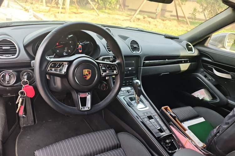 Used Porsche 718 2022 Boxster T 2.0T Center Console