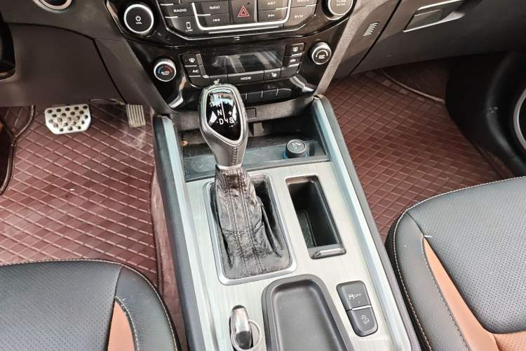 Used Geely Auto Vision X6 2016 1.3T CVT Flagship Model
