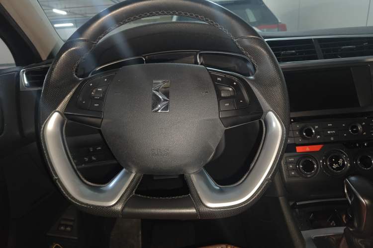 Used DS 6 2016 1.6T Luxury Edition THP160 Steering Wheel