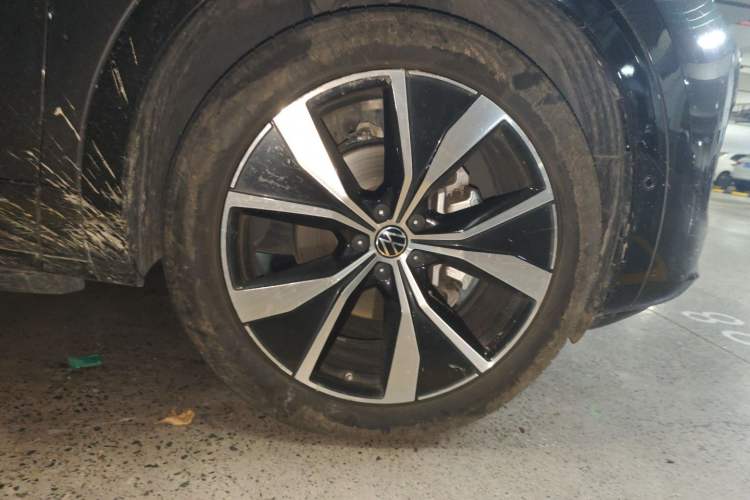 Used Volkswagen Tavendor 2024 380TSI All-Wheel-Drive R-Line Journey Shared Enjoyment Model
