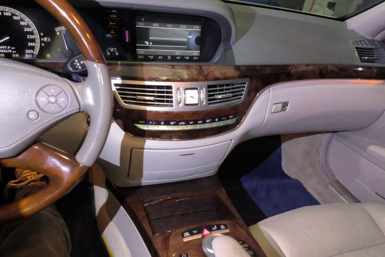 Used Mercedes-Benz S-Class 2011 S 350 L CGI Audio And AC Panel