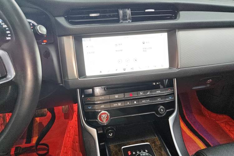 Used Jaguar XFL 2018 XFL 2.0T 250 PS Luxury Edition Audio And AC Panel