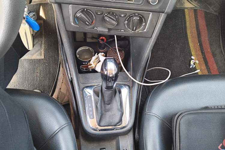 Used Volkswagen Santana 2015 1.6L Automatic Comfort Edition Gear Lever