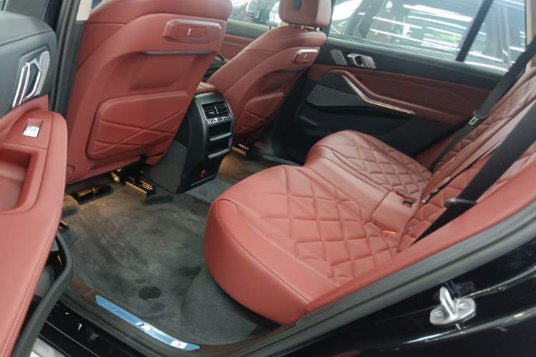 Used BMW X5 2023 xDrive 30Li Luxury M Sport Package Left Rear Seat