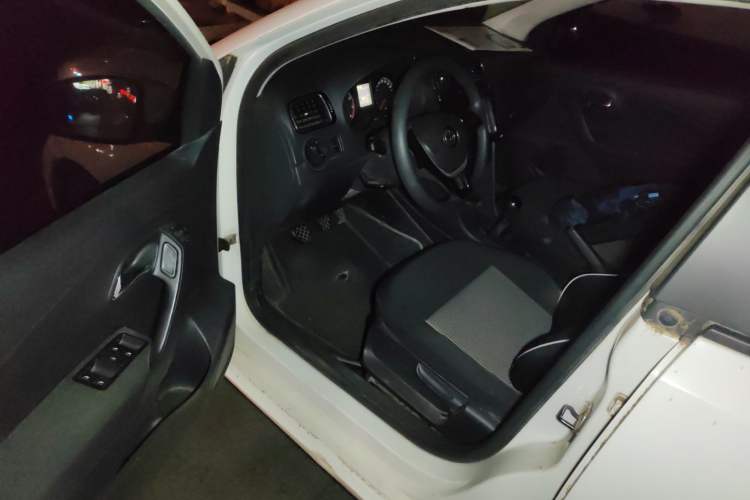 Used Volkswagen Polo 2014 1.4L Manual Fashion Edition