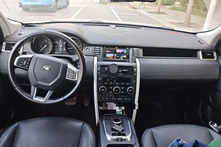 Used Land Rover Discovery Sport 2018 240 PS HSE Version Center Console