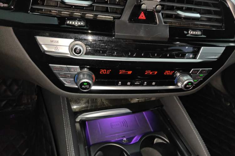 Used BMW 5 Series 2022 Second Facelift 525Li M Sport Package Audio And AC Panel