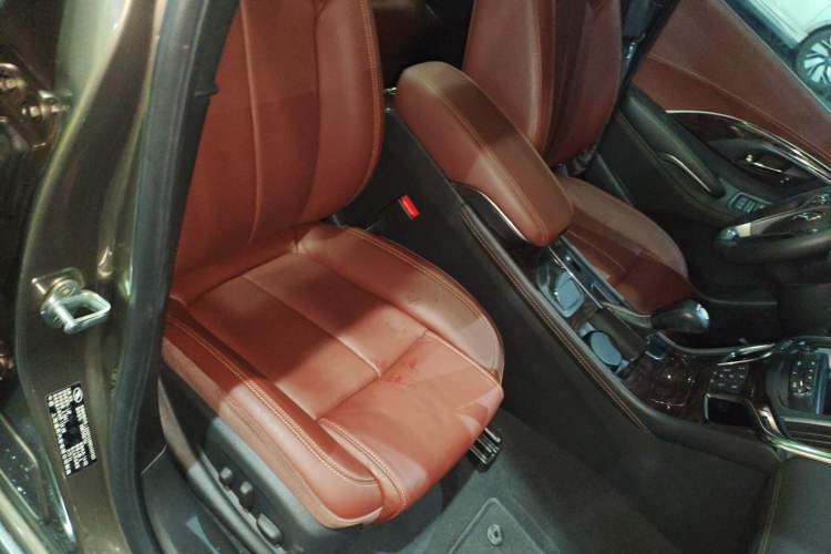 Used Buick LaCrosse 2013 2.4L SIDI Luxury Comfort Edition Right Front Seat