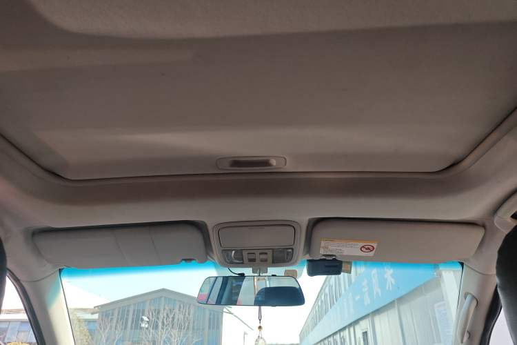 Used JMC Yusheng S350 2013 2.4T Automatic 2WD Diesel Ultra-Luxury 5-Seater Headliner