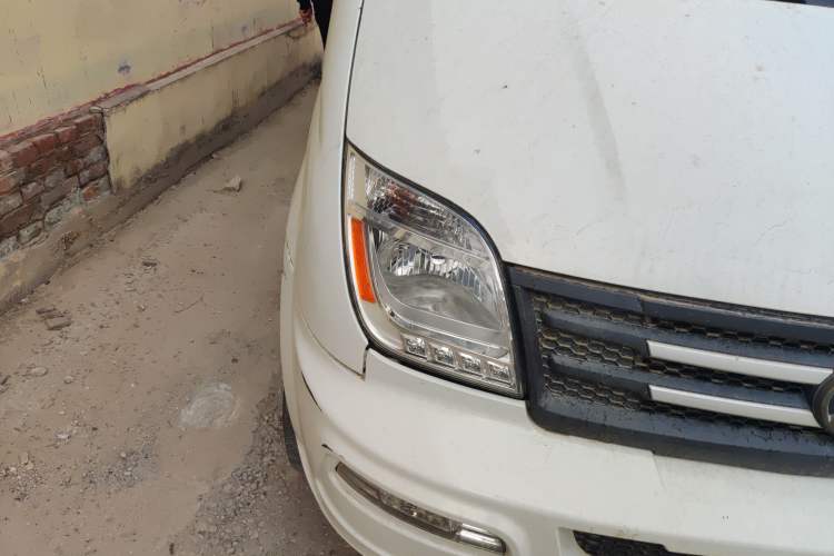 Used SAIC MAXUS Xintu V80 2021 2.0T Manual Classic Aoyuntong 139 PS Mid-axle Mid-roof 6/7/8/9-Seater Right Front Headlight