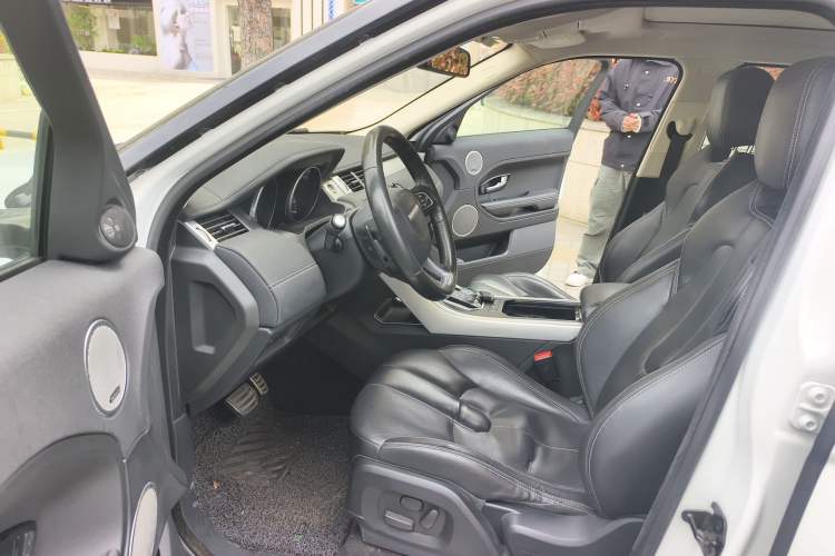 Used Land Rover Range Evoque 2015 2.0T Five-Door Sporty Edition Interior 3