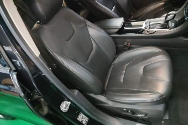 Used Ford Mondeo 2013 2.0L GTDi240 Luxury Sport Model Right Front Seat