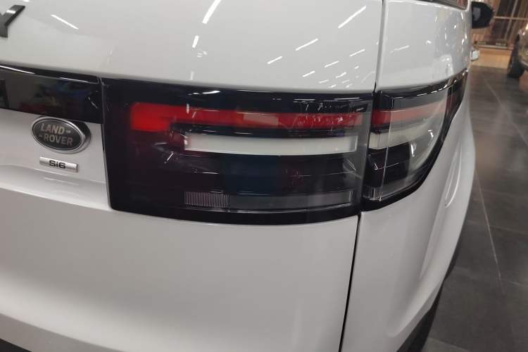 Used Land Rover Discovery 2017 3.0 SC V6 S Exterior 3